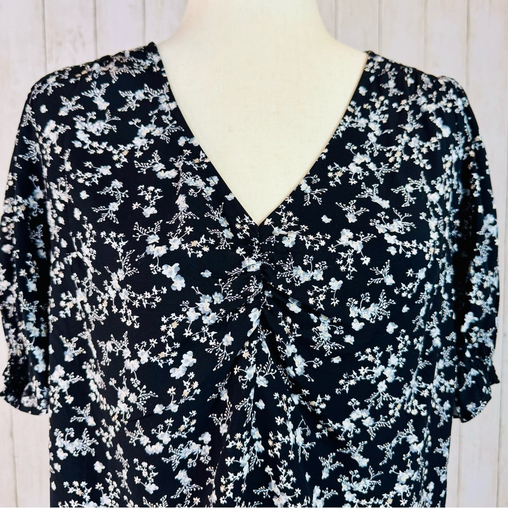 Old Navy | Puff Sleeve Blouse S – Chic Office to Evening Look ✨ - Picture 4 of 12